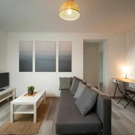 Apartment Equipe Parking Balcon 2 *